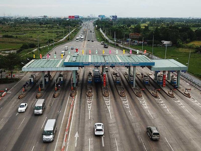Đề xuất thu phí lại trên cao tốc Trung Lương