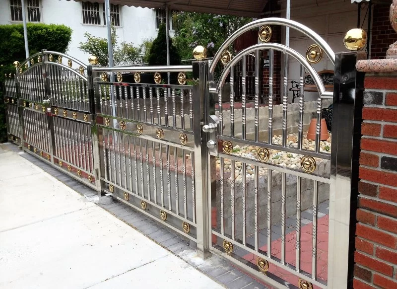 Mẫu cổng hàng rào bằng inox 2